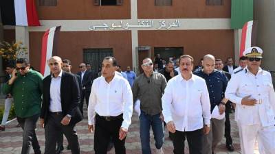 «مدبولى» يتفقد مجمع خدمات المواطنين بقرية شمّا ضمن مشروعات «حياة كريمة» بالمنوفية