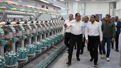 رئيس الوزراء يتفقد مصنع «غزل 20» الجديد بشبين الكوم ويتابع تجارب التشغيل