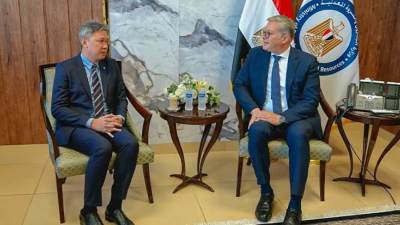 وزير البترول يبحث مع «بتروناس» الماليزية تعزيز التعاون في مشروعات الغاز الطبيعي