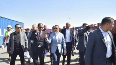 وزير الاستثمار يتفقد ميناء العين السخنة ويتابع سير العمل بمنظومة الفحص المشترك
