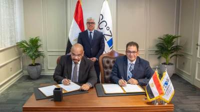 باستثمارات 4.5 مليون دولار.. «اقتصادية السويس» توقع عقد مشروع جديد لتوطين صناعة الأجهزة الطبية بالسخنة