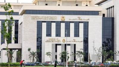 محمود عصمت: 15 مليار جنيه لتقوية شبكات الكهرباء في سيناء  