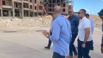 رئيس جهاز  العلمين الجديدة يتابع المشروعات الجارية وأعمال النظافة بالمدينة