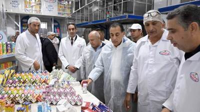 خلال جولته بمصنع «عبور لاند» مدبولى: الدولة لا تدخر جهداً في تقديم الدعم للمشروعات الجادة