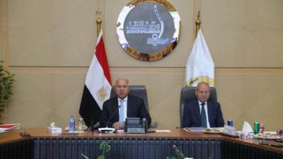 وزير الصناعة يتابع مع مصنعي الأسمنت زيادة الإنتاج وتشغيل الخطوط المتوقفة لدعم استقرار الأسعار