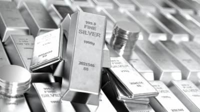 «الملاذ الآمن» :الفضة تلامس أعلى مستوياتها منذ 2011 وتتفوق على الذهب