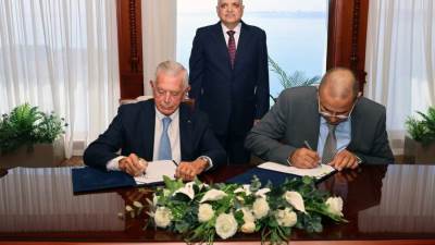 فى أولى صفقات تصدير للخارج ..  قناة السويس تبيع قاطرتين لمجموعة NERI الإيطالية 