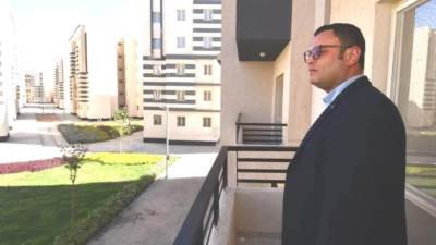 وزير الإسكان يتفقد وحدات «سكن لكل المصريين» بمدينة العاشر «صور»