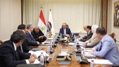 وزير قطاع الأعمال  يبحث مع مجموعة «طلعت مصطفى» تعزيز التعاون في المشروعات السياحية والفندقية