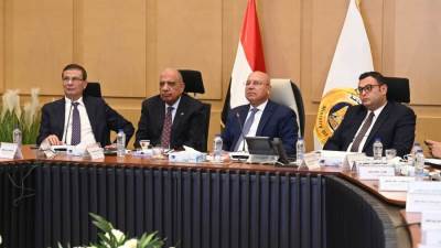 كامل الوزير: تسهيلات جديدة للمستثمرين وتخصيص أراضٍ للمشروعات الصغيرة