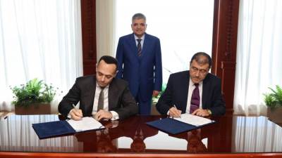 باستثمارات 2 مليار دولار .. توقيع عقد شراكة بين «قناة السويس» و«أنكوراج» لبناء مجمع بتروكيماويات في السخنة