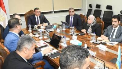وزير الإسكان يتابع موقف طرح الفرص الاستثمارية بالمدن الجديدة