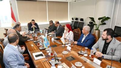 وزير الإسكان يوجه بوضع خطة زمنية للانتهاء من مشروعات «سكن لكل المصريين» و«جنة» و«ظلال»
