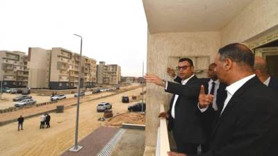 «الشربيني» يتفقد الطرق ومشروع للإسكان المتوسط بمدينة حدائق أكتوبر