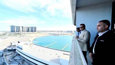 وزير الإسكان يتفقد برج« LD08» بالأبراج الشاطئية وكومبوند «مزارين» العلمين الجديدة