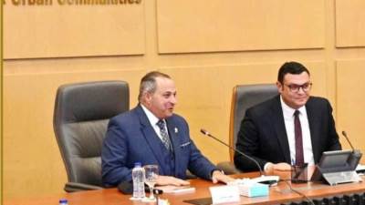 وزير الإسكان يبحث مع محافظ بورسعيد استعدادات المحافظة لموسم الأمطار