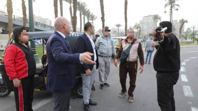 محافظ القاهرة يطارد مركبات «التوك توك» في حدائق القبة