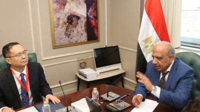   وزير الكهرباء يبحث مع "XD" الصينية توطين صناعة المهمات الكهربائية 