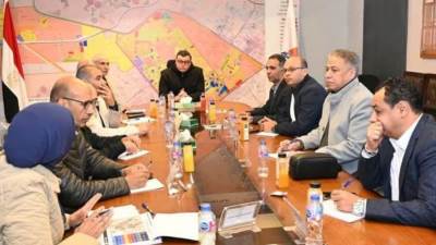 وزير الإسكان يعقد اجتماعاً  بالشيخ زايد لاستعراض خُطط تطوير الطرق والمحاور