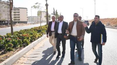 وزير الإسكان يوجه بسرعة تشغيل الموقف الإقليمي ورفع كفاءة الطرق بمدينة «حدائق العاصمة»