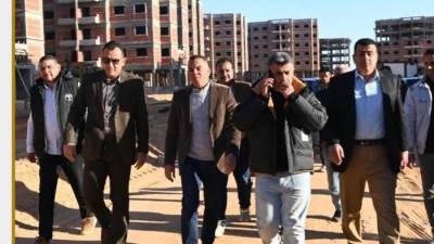 «مسئولو الإسكان» يتفقدون المشروعات الجارية بمدينتي حدائق العاشر من رمضان والعبور الجديدة