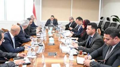 وزير الإسكان يبحث مع شركة سامكريت الموقف التنفيذي لمشروعاتها بالمدن الجديدة