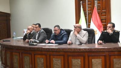 رئيس جهاز العاشر يبحث مع مستأجري محلات مول «صيدناوي» تقنين الأوضاع ورفع كفاءة المبنى