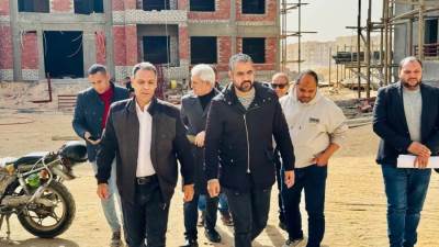 نائب رئيس هيئة المجتمعات العمرانية يتفقد مشروعات الإسكان والبنية التحتية بالعبور الجديدة