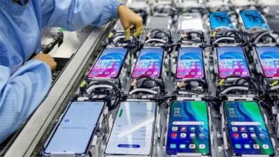 مطالب بإلغاء الجمارك عن مكونات الهواتف لتحويل مصر لمركز صناعي إقليمي