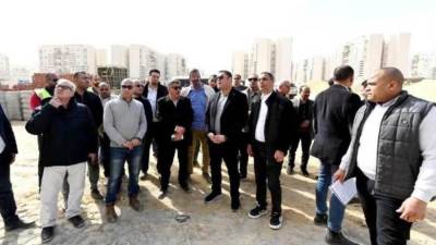 وزير الإسكان يتفقد مشروعات الإسكان المتوسط و«سكن لكل المصريين» ويوجه بسرعة الإنجاز