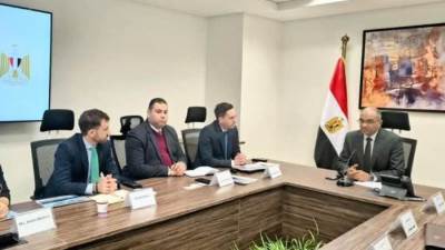 تحالف إماراتي إسباني يناقش مع الإسكان إنشاء محطات لتحلية المياه