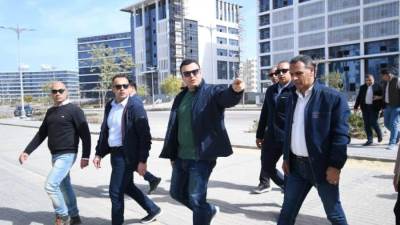 وزير الإسكان يتفقد الشاليهات والفيلات بكومباند «مزارين» بالعلمين الجديدة 