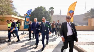 «مدبولى»يتابع إعادة تسليم وتسكين الأسر بعد ترميم عقارات «درب اللبانة» بالقاهرة التاريخية