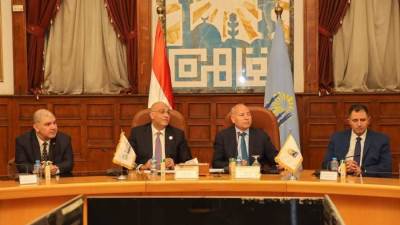 جهاز تنمية المشروعات ومحافظة القاهرة يوقعان ملحق عقد لتطوير «الزاوية الحمراء» بتمويل أوروبي وفرنسي