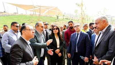 بالصور - وزيرة الإسكان تقوم بجولة موسعة بمشروع «حدائق تلال الفسطاط» 