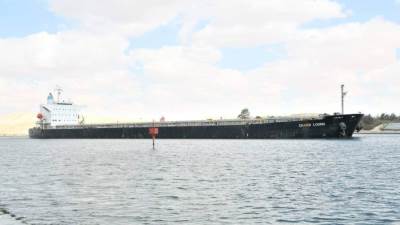 أسامة ربيع: حركة الملاحة بقناة السويس منتظمة.. وعبور 56 سفينة بإجمالي 2.6 مليون طن