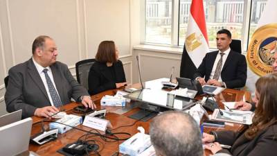 وزير الصناعة يبحث مع «جنرال موتورز» خططها التوسعية في مصر