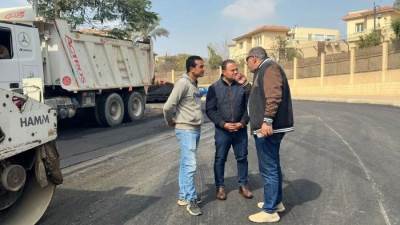 مرحلة تطوير جديدة بالشيخ زايد.. أعمال مكثفة لرفع كفاءة الطرق بالمحاور والأحياء