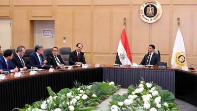 وزير الصناعة يبحث مع مصنعي السيراميك والبورسلين تحديات القطاع وسبل حلها