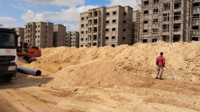 وزيرة الإسكان تتابع تنفيذ مشروعات المرافق بمدينة العبور الجديدة وتؤكد الالتزام بالجداول الزمنية