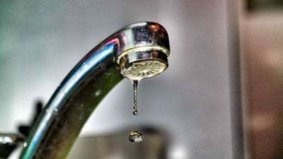 عاجل -بعد كسر مفاجئ بالخط الرئيسي .. انقطاع مؤقت للمياه عن الحي الخامس بالشيخ زايد