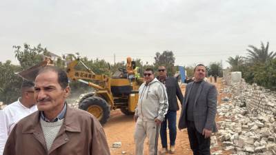 حملات مكثفة لإزالة التعديات بـ«العبور الجديدة» خلال العيد.. وتنفيذ قرارات على 16 فدانًا بـ«أحمد عرابي»