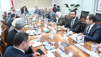 وزيرة الإسكان تبحث إجراءات وآليات طرح وحدات سكنية بنظام الإيجار 