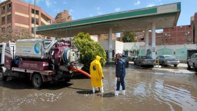 استمرار أعمال «شفط» مياه الأمطار في القاهرة