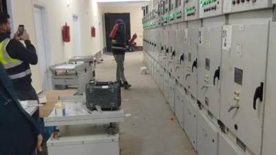 خطوة جديدة لدعم الصناعة.. إطلاق التيار الكهربائي لتغذية 356 مصنعًا بالعاشر من رمضان