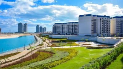 «المنشاوي» تتابع تطورات «العلمين الجديدة» ومشروعات مارينا وتوجه بالالتزام بالجداول الزمنية