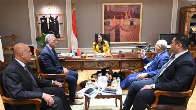 وزيرة الإسكان تبحث مع «أميا باور» تنفيذ محطات تحلية مياه البحر بالشراكة مع القطاع الخاص