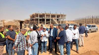 «مندور»يتفقد مشروعات «الشروق» ويؤكد ضرورة الالتزام بالجداول الزمنية ومعايير الجودة «صور»