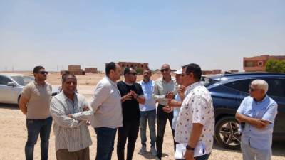 رئيس جهاز الشروق يتابع ميدانيًا مشروعات الطرق والمرافق بالمناطق المضافة