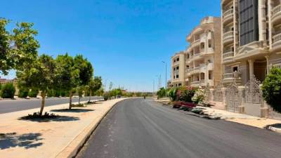 وزيرة الإسكان: خطط متكاملة لرفع كفاءة الطرق والبنية الأساسية بـ4 مدن جديدة